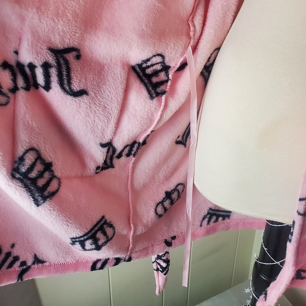 JUICY COUTURE light pink jc crown hooded plush robe - Picture 4 of 6
